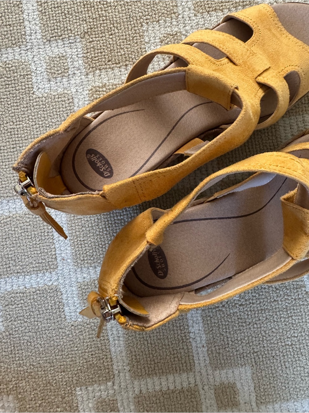 Dr. Scholl’s Long Island Wedge Sandals Mustard Faux Suede Shoes Size 9.5 - Picture 7 of 12